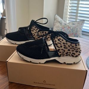 All Black dress sneaker, size 37